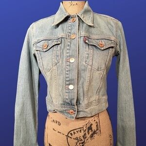 LEVI STRAUSS & CO. Original Trucker Jacket, CROPPED, FADED BLUE, NWOT, Size S